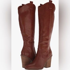 NEW-DV Dolce Vita Women’s Nykko Fashion Boot, size 10